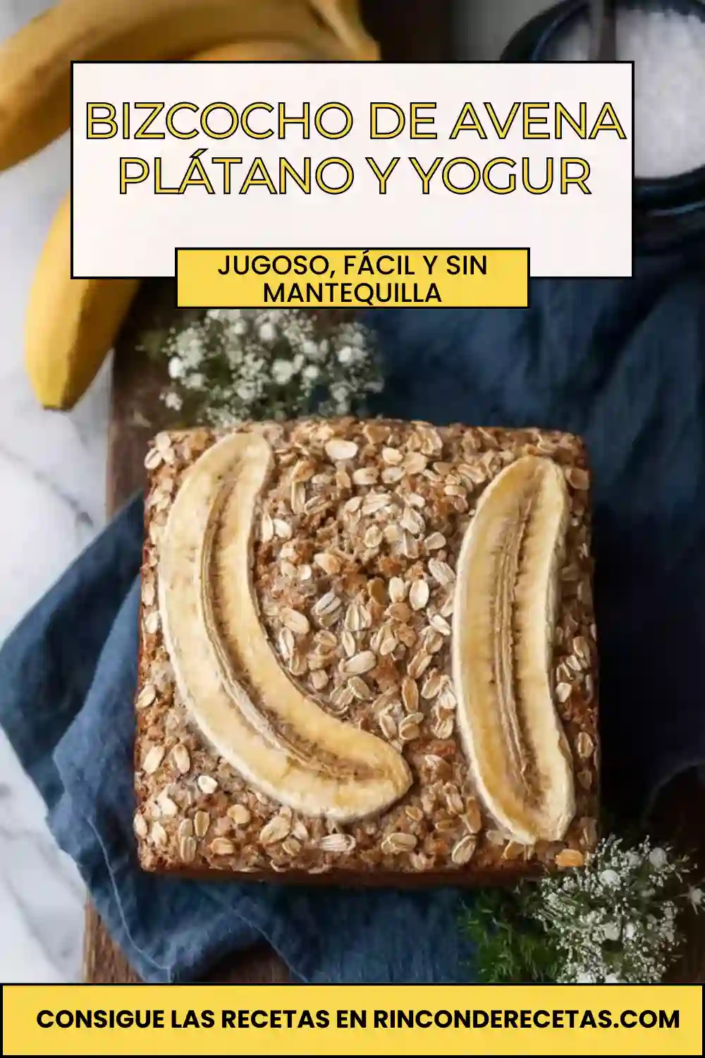 Bizcocho de avena plátano y yogur recién horneado