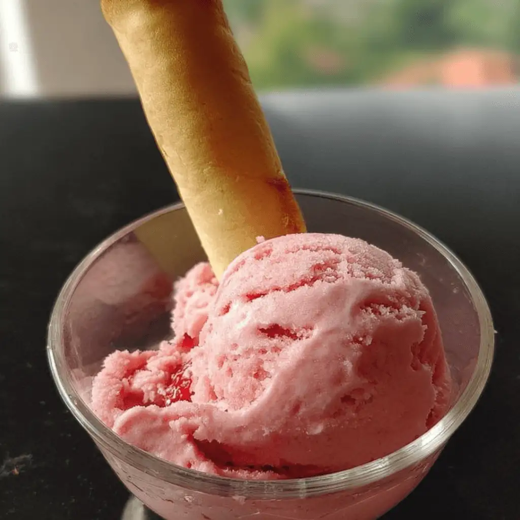 helado proteico casero con fresas y plátano