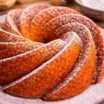 Bizcocho de zanahorias y almendras recién horneado, esponjoso y delicioso.